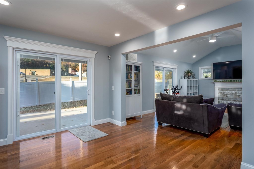 17 Old Worcester Road Oxford, MA 01540 - Photo 5 of 24 Gallery Image 5
