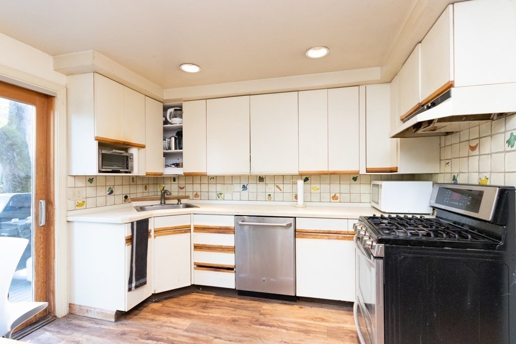 24 Wolcott Road Brookline, MA 02467 - Photo 12 of 30