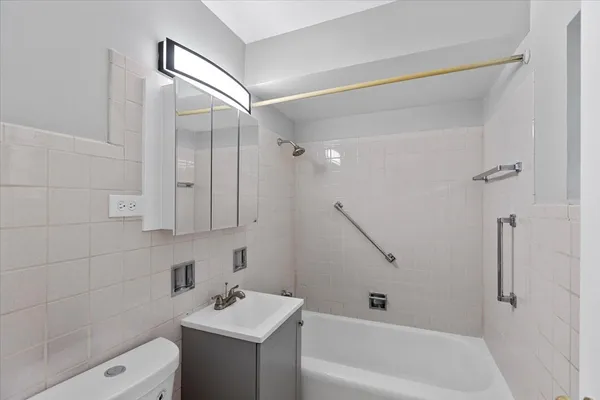 $1,195 | 6244 West 64th Place, Unit 203, Chicago, IL 60638
