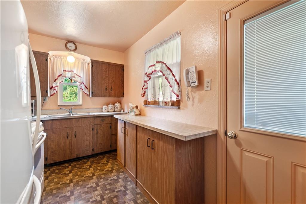 551 Greenlee Road Pittsburgh, PA 15227 - Photo 11 of 38 Good cabinet space...
