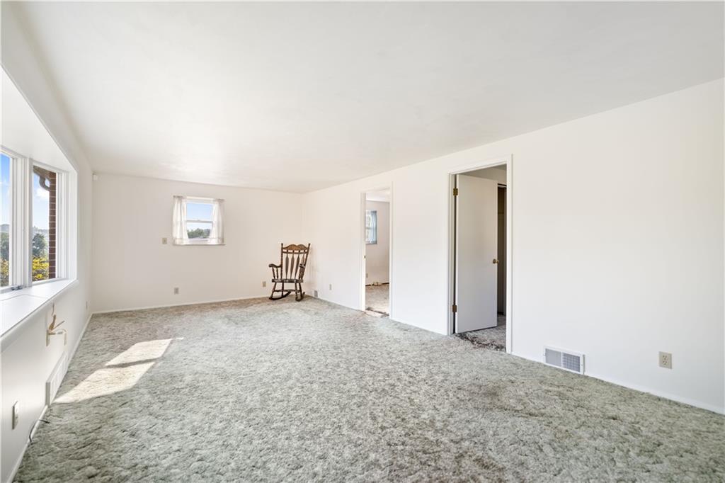 551 Greenlee Road Pittsburgh, PA 15227 - Photo 16 of 38 WOW, this family room is HUGE...