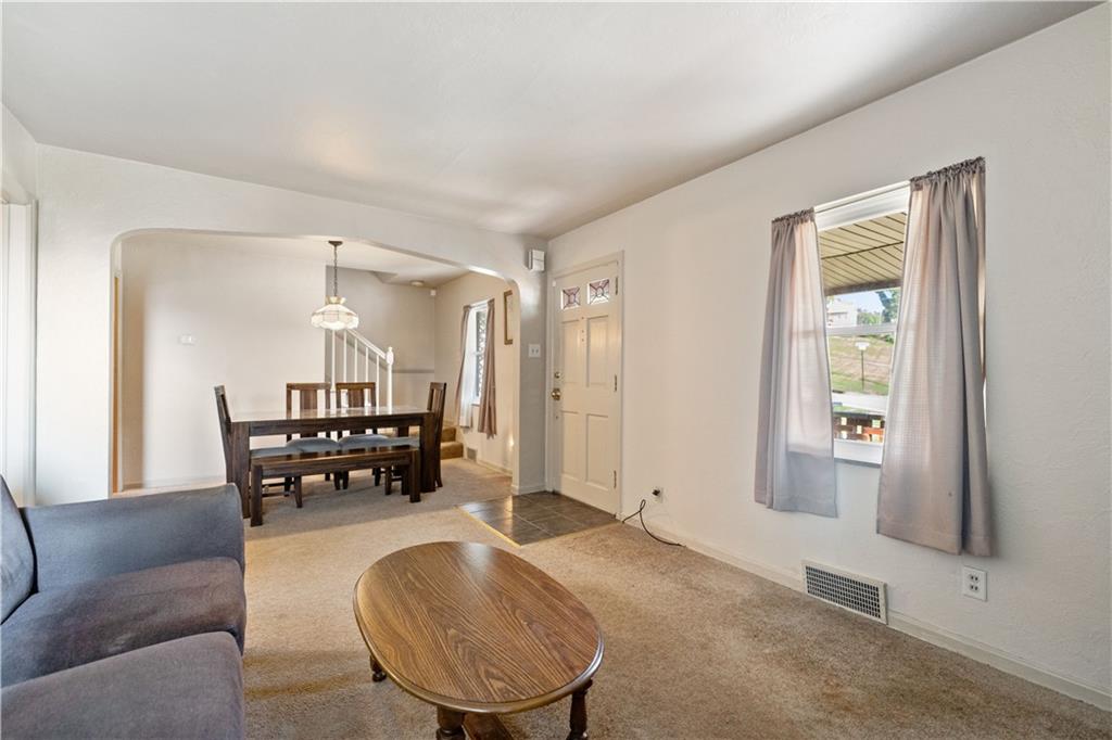 551 Greenlee Road Pittsburgh, PA 15227 - Photo 6 of 38 Make this the causal room or the formal room...