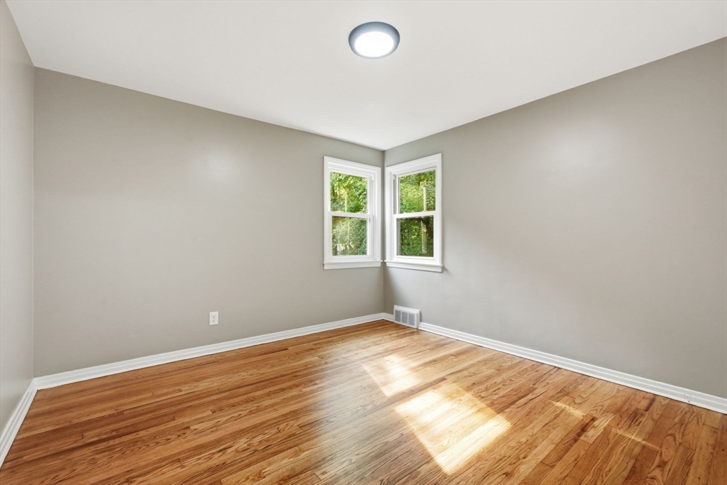 15 Pear Street Springfield, MA 01109 - Photo 16 of 27 Gallery Image 16