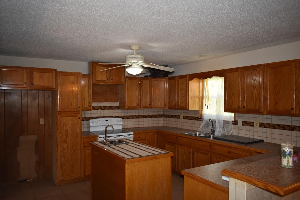 876 Nichols Road Lafayette, TN 37083 - Photo 2 of 9 Gallery Image 2