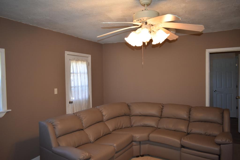 876 Nichols Road Lafayette, TN 37083 - Photo 3 of 9 Gallery Image 3