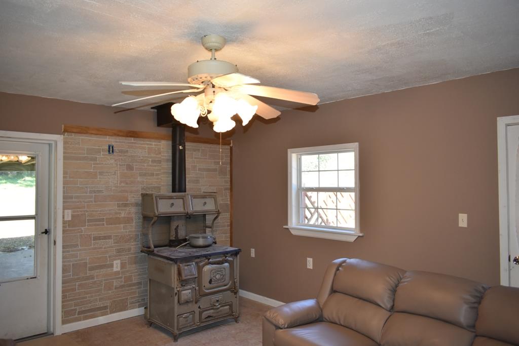 876 Nichols Road Lafayette, TN 37083 - Photo 4 of 9 Gallery Image 4