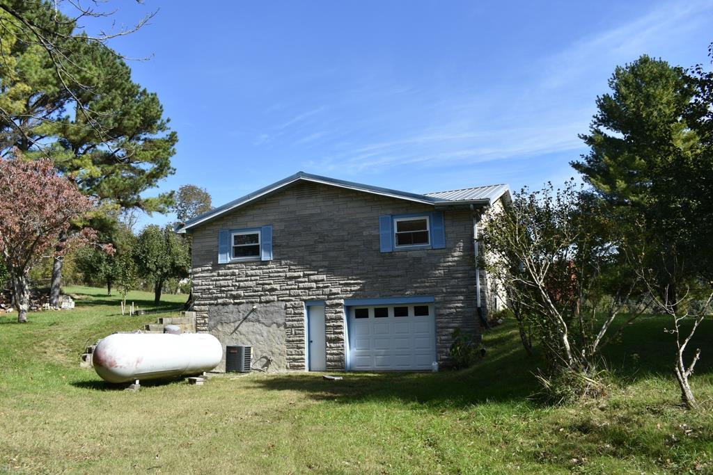 876 Nichols Road Lafayette, TN 37083 - Photo 9 of 9 Gallery Image 9
