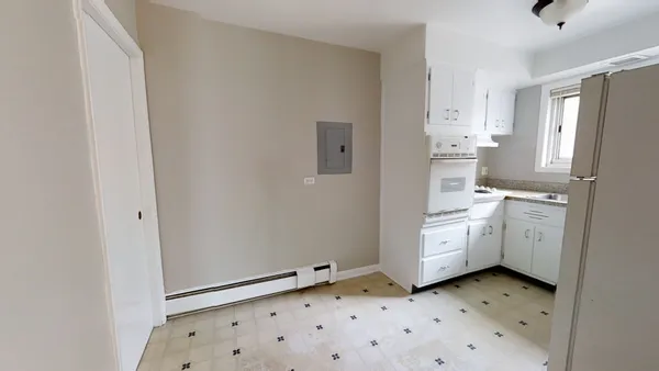 $1,495 | 828 Seward Street, Unit 1W, Evanston, IL 60202