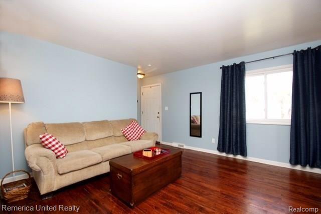 20841 Metroview Road Farmington Hills, MI 48335 - Photo 4 of 12