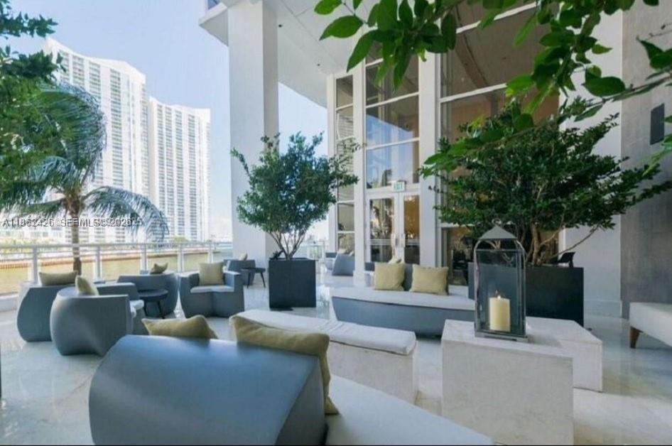 901 Brickell Key Boulevard, Unit 2701 Miami, FL 33131 - Photo 7 of 29