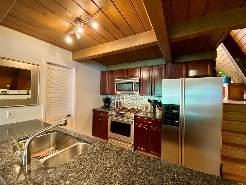 298 Mendon Road North Smithfield, RI 02896 - Photo 16 of 35