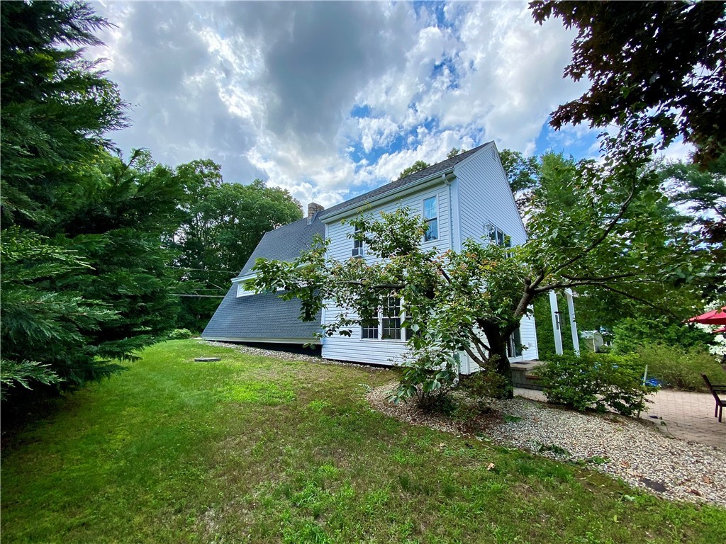 298 Mendon Road North Smithfield, RI 02896 - Photo 4 of 35