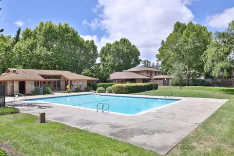 $750,000 | 248 Red Oak Drive East, Unit E, Sunnyvale, CA 94086