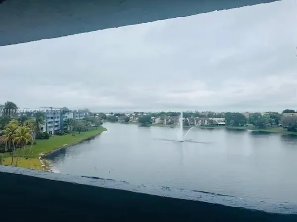 $295,000 | 9351 Fontainebleau Boulevard, Unit B409, Miami, FL 33172