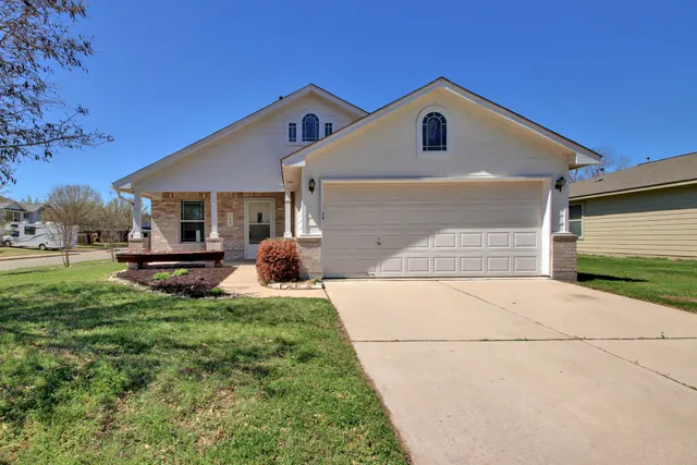 $1,865 | 218 Katy B Lane, Bastrop, TX 78602