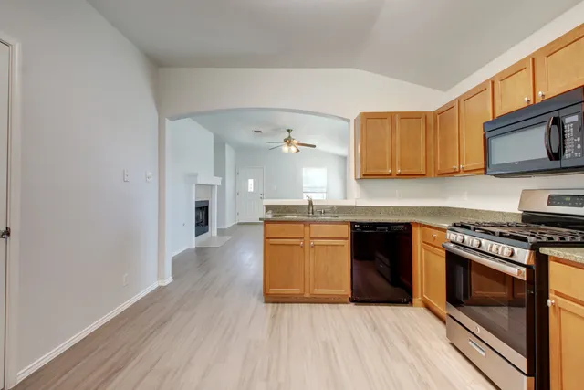 $1,865 | 218 Katy B Lane, Bastrop, TX 78602