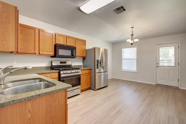 $1,865 | 218 Katy B Lane, Bastrop, TX 78602