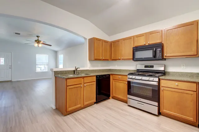 $1,865 | 218 Katy B Lane, Bastrop, TX 78602