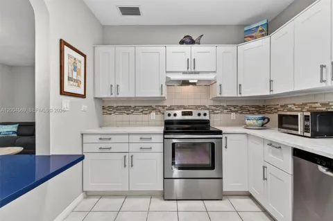 $675,000 | 8 Ocean View Boulevard, Key Largo, FL 33037