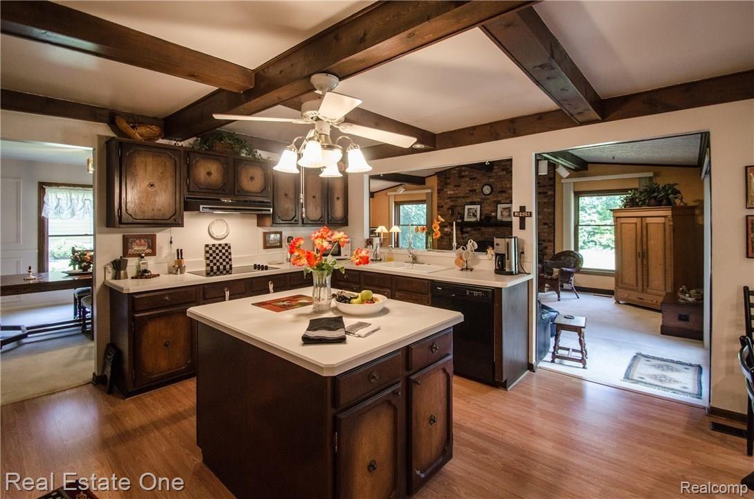 36214 Congress Road Farmington, MI 48335 - Photo 3 of 23 Over-sized island