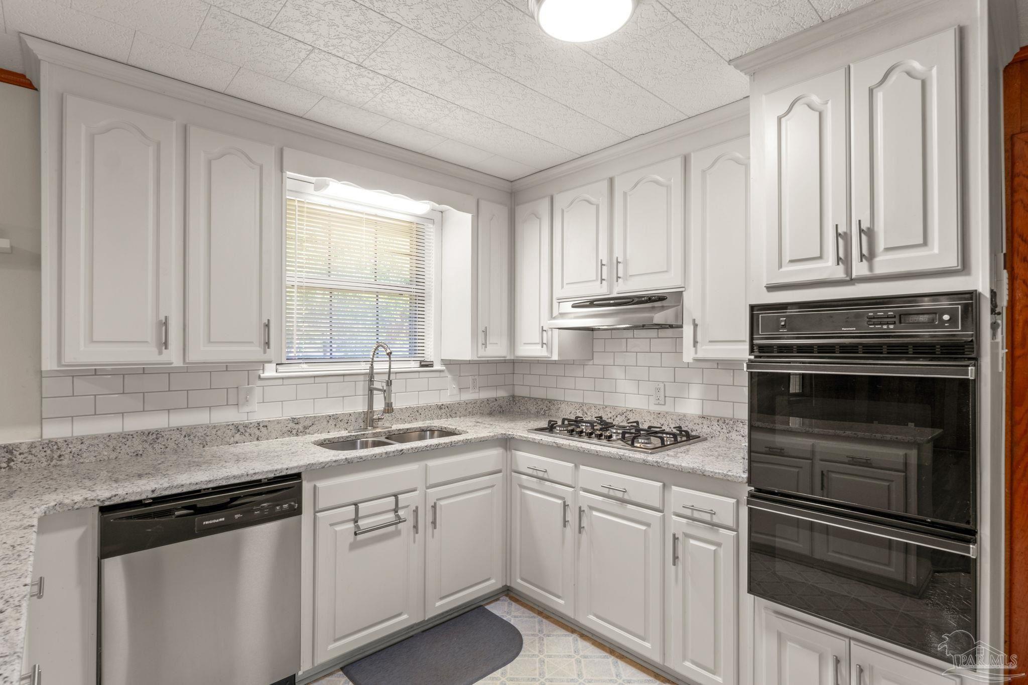 2500 East Burgess Road Pensacola, FL 32504 - Photo 6 of 33
