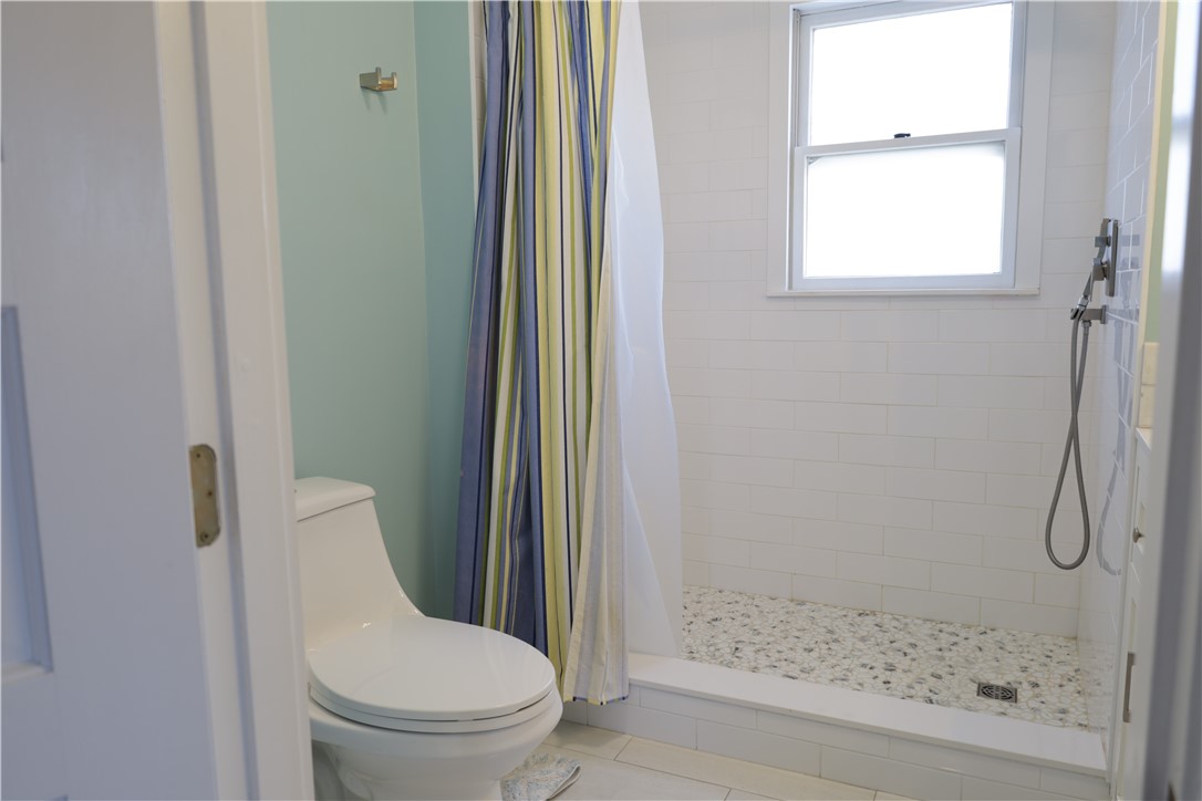 299 Prospect Avenue Middletown, RI 02842 - Photo 16 of 28