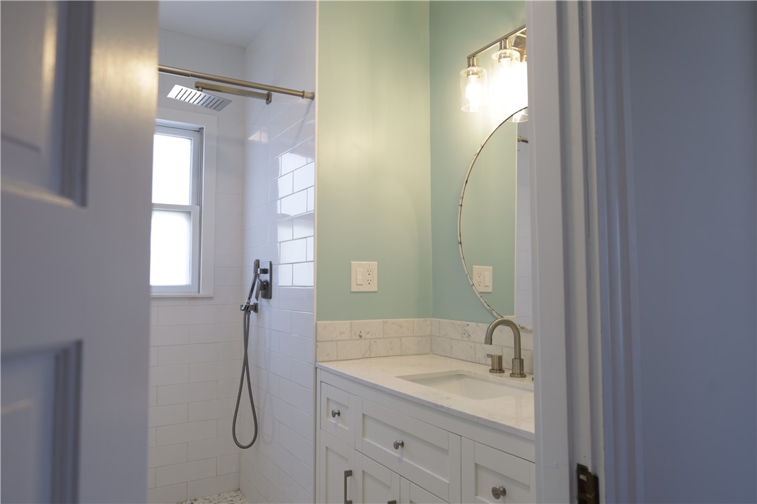 299 Prospect Avenue Middletown, RI 02842 - Photo 17 of 28