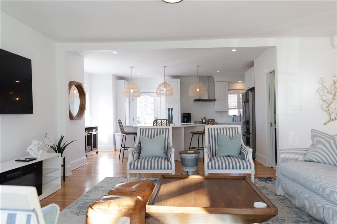 299 Prospect Avenue Middletown, RI 02842 - Photo 4 of 28