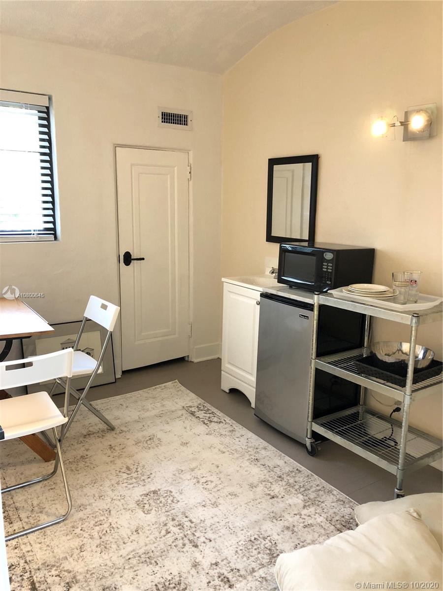 4770 Alton Road Miami Beach, FL 33140 - Photo 21 of 24 Separate entrance guest quarters living/dining area