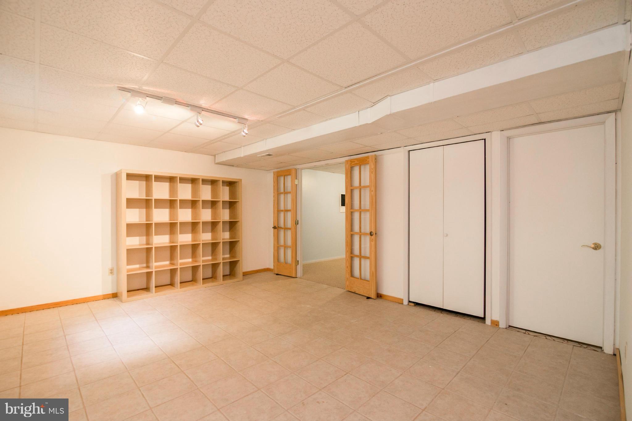 3044 Shoreline Boulevard Laurel, MD 20724 - Photo 11 of 13 an empty room with windows