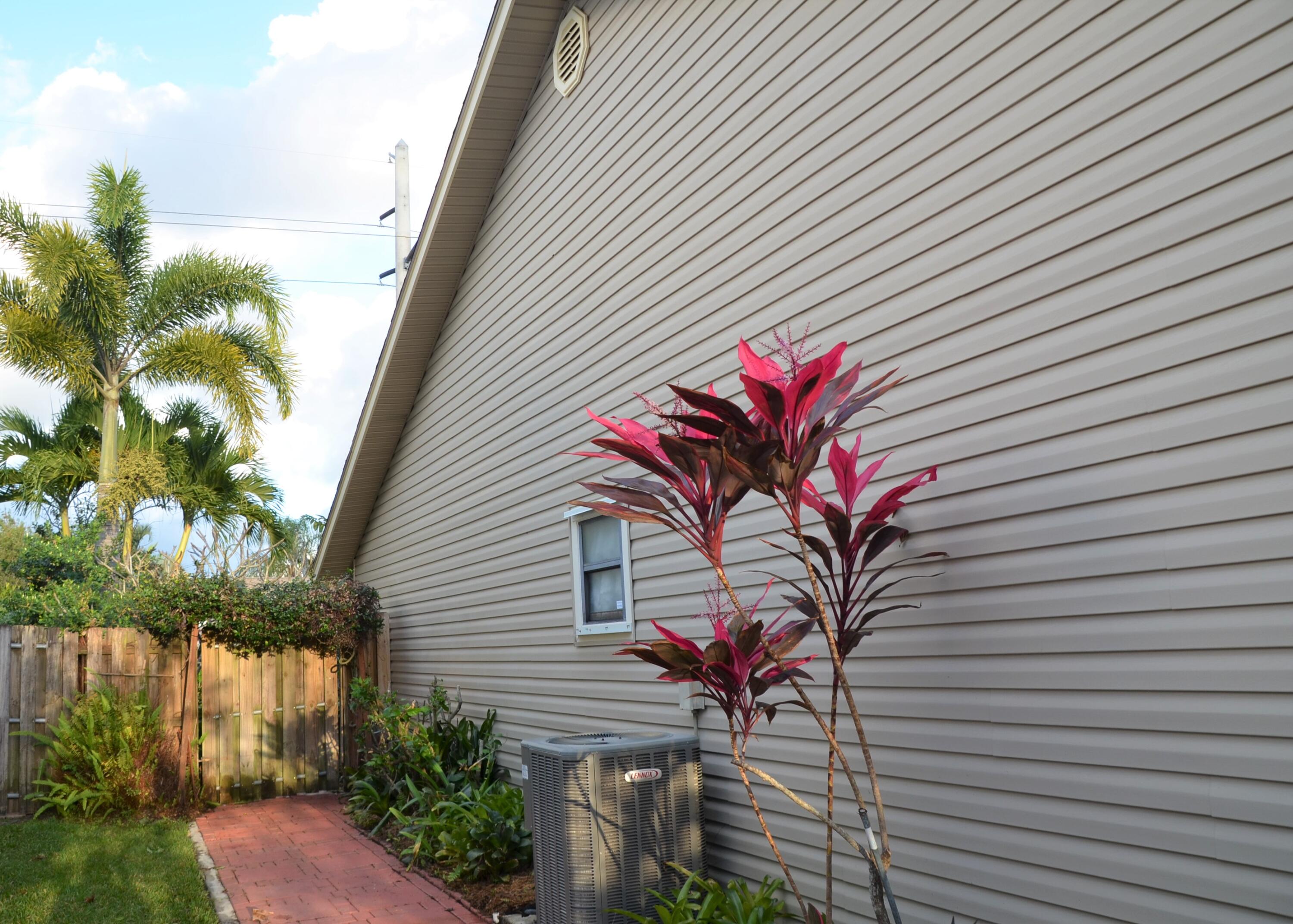 6751 Southeast Raintree Avenue Stuart, FL 34997 - Photo 11 of 19 DSC_5794