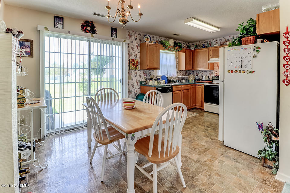 2415 White Road Wilmington, NC 28411 - Photo 4 of 14 IMG_3740_1_2