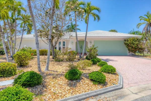 $5,800 | 5585 Contento Drive, Sarasota, FL 34242
