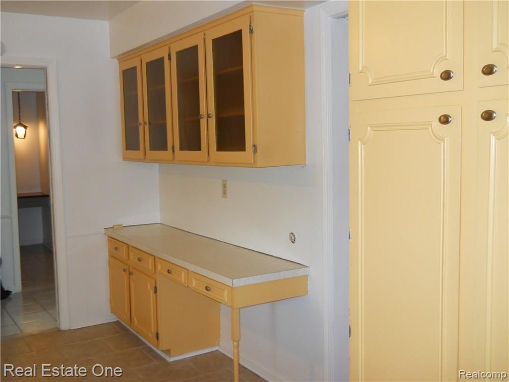 28200 Bell Road Southfield, MI 48034 - Photo 7 of 24 191.JPG