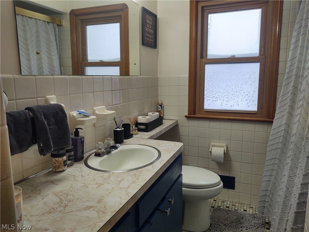 8918 Biddulph Road Cleveland, OH 44144 - Photo 14 of 17