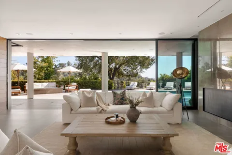 $8,495,000 | 9108 Alanda Place, Beverly Hills, CA 90210