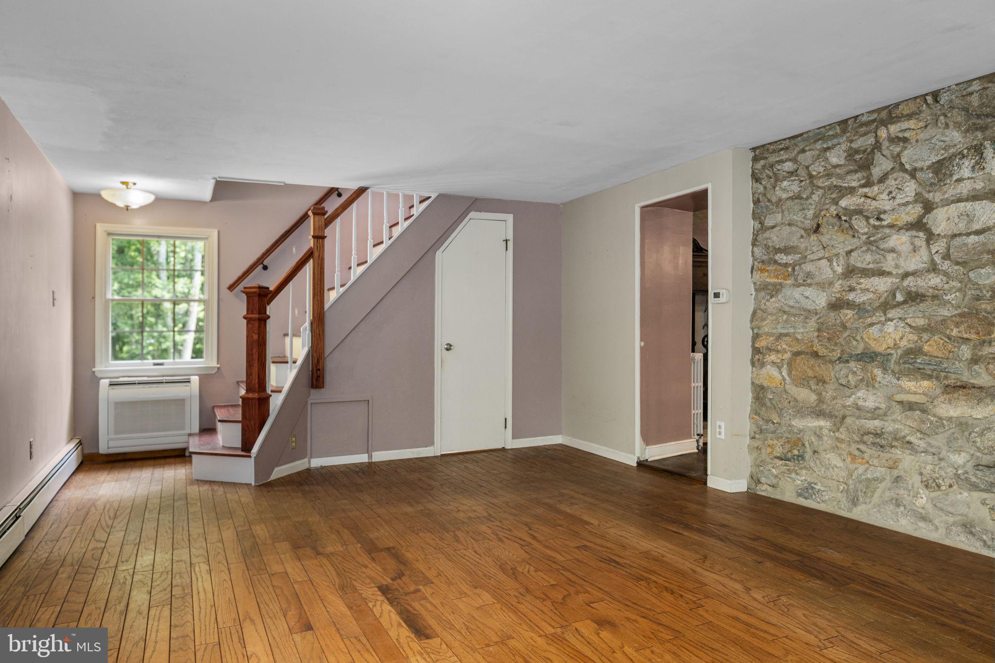 851 Creek Road Downingtown, PA 19335 - Photo 8 of 42 living room
