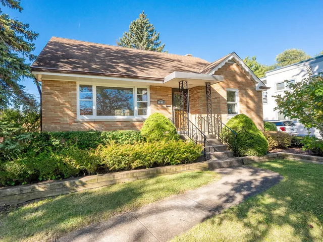 a view of a house with a yard and plants