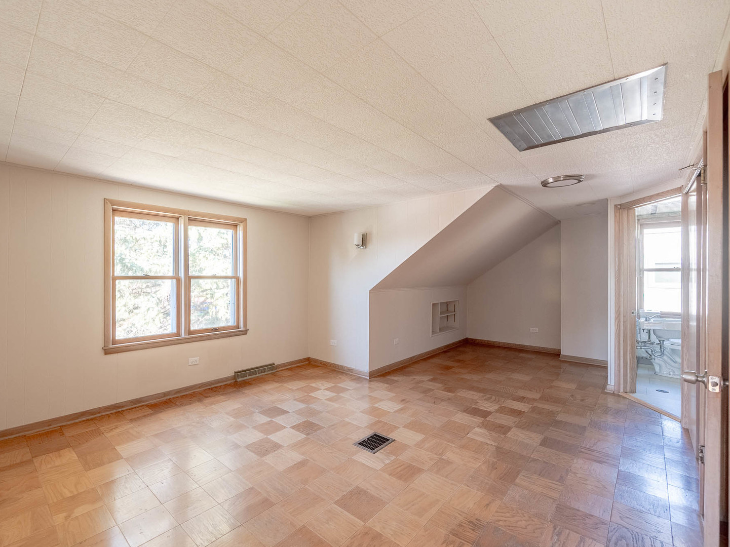 2228 High Ridge Parkway Hillside, IL 60162 - Photo 10 of 16 a view of an empty room with a window
