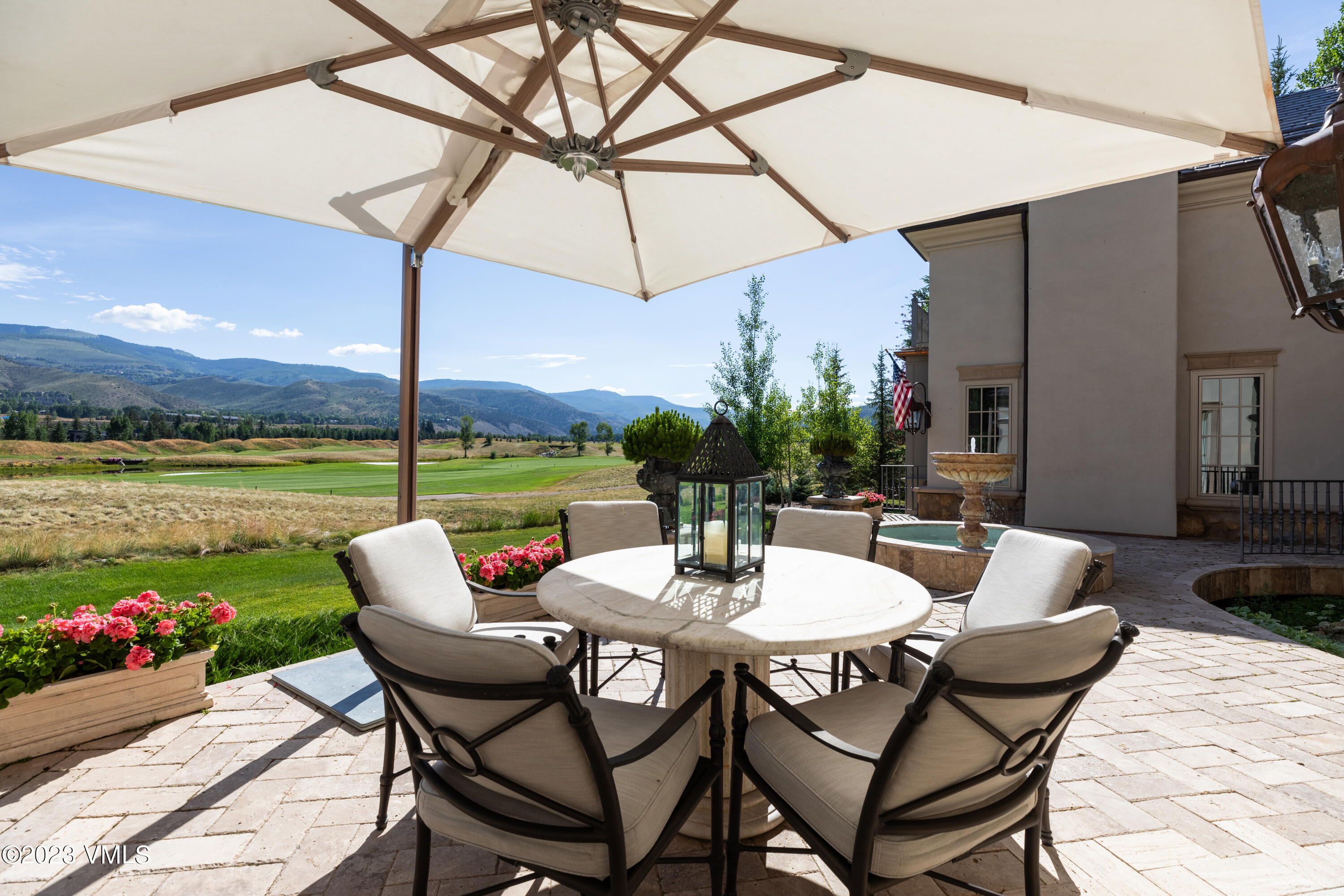 155 Arrowhead Drive Edwards, CO 81632 - Photo 20 of 45 a table and chairs in the patio