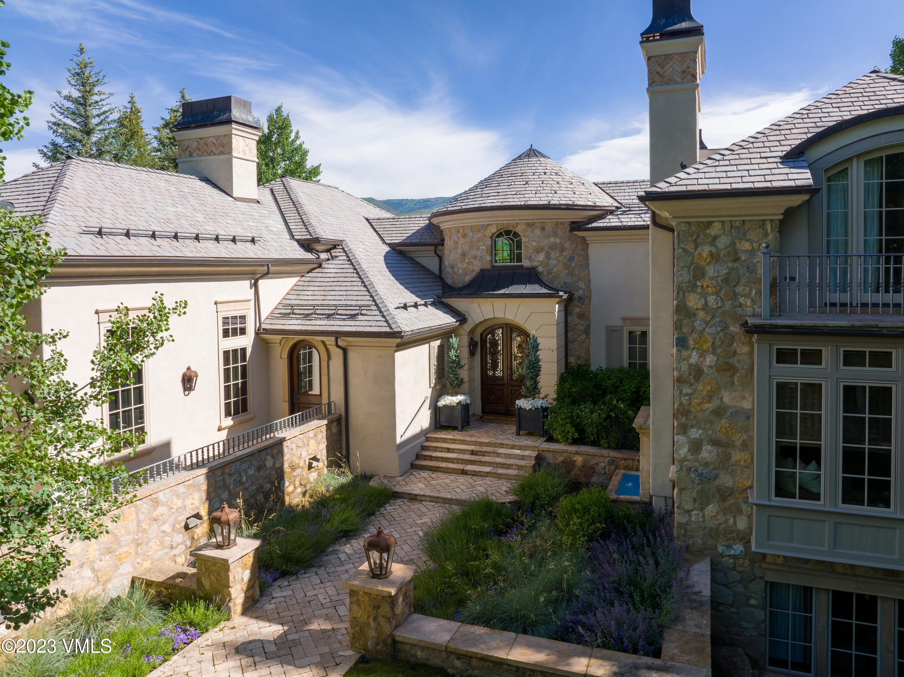 155 Arrowhead Drive Edwards, CO 81632 - Photo 29 of 45 a front view of a house with garden