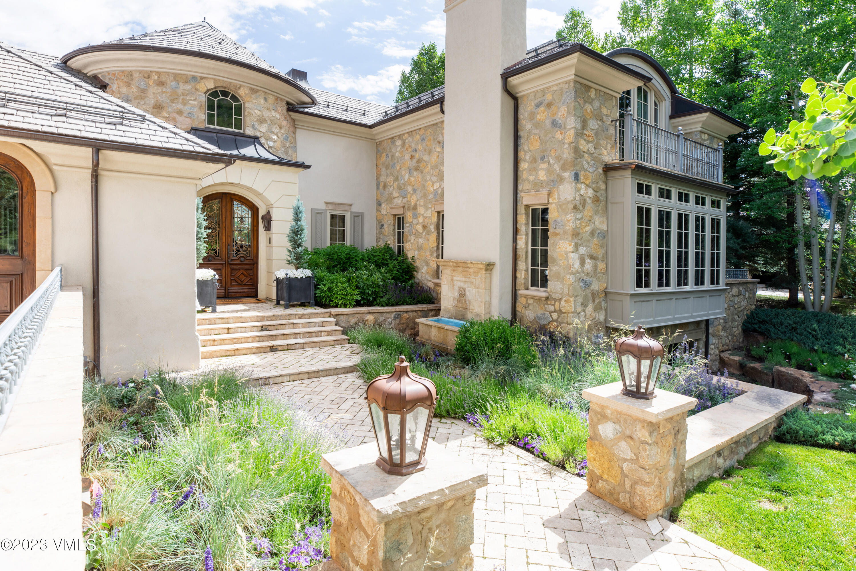 155 Arrowhead Drive Edwards, CO 81632 - Photo 32 of 45 a front view of a house with garden