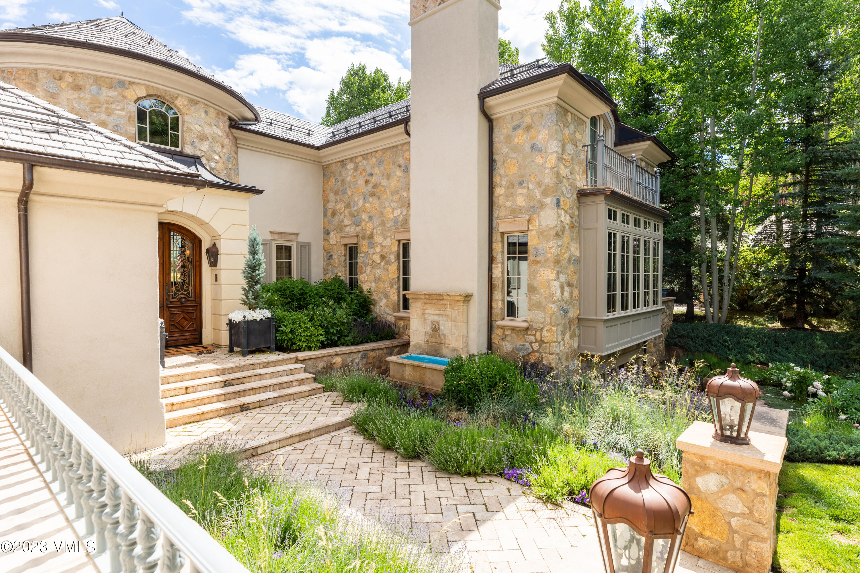 155 Arrowhead Drive Edwards, CO 81632 - Photo 37 of 45 a front view of a house with garden
