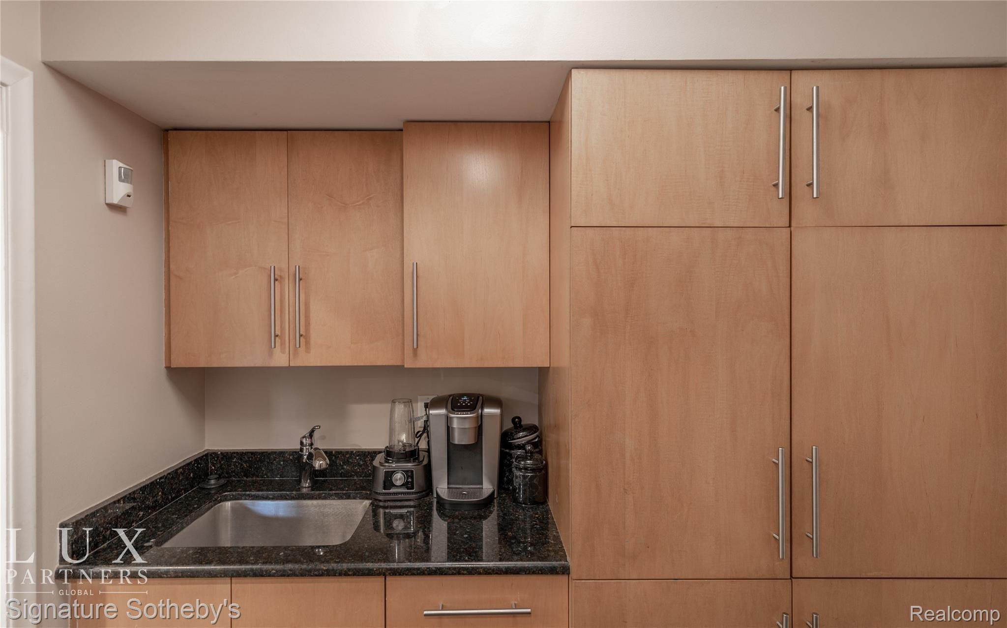 563 Shelden Road Grosse Pointe, MI 48236 - Photo 6 of 25 1 (6 of 26).jpg