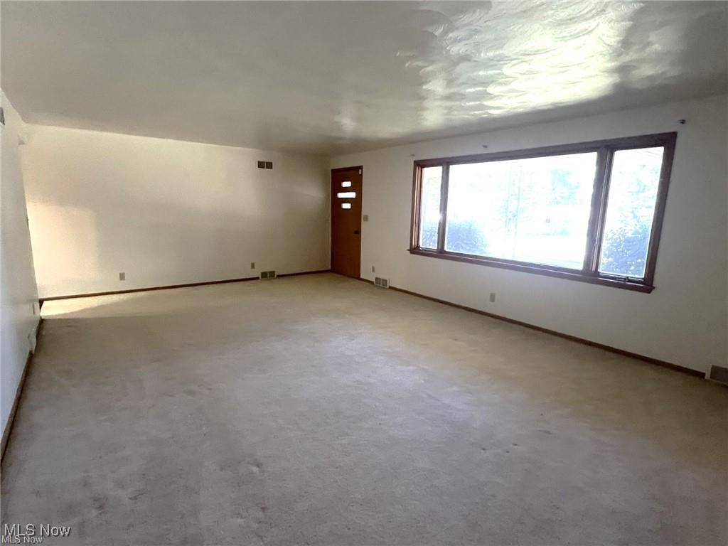 1850 Amherst Road Northeast Massillon, OH 44646 - Photo 11 of 26 Living Room
