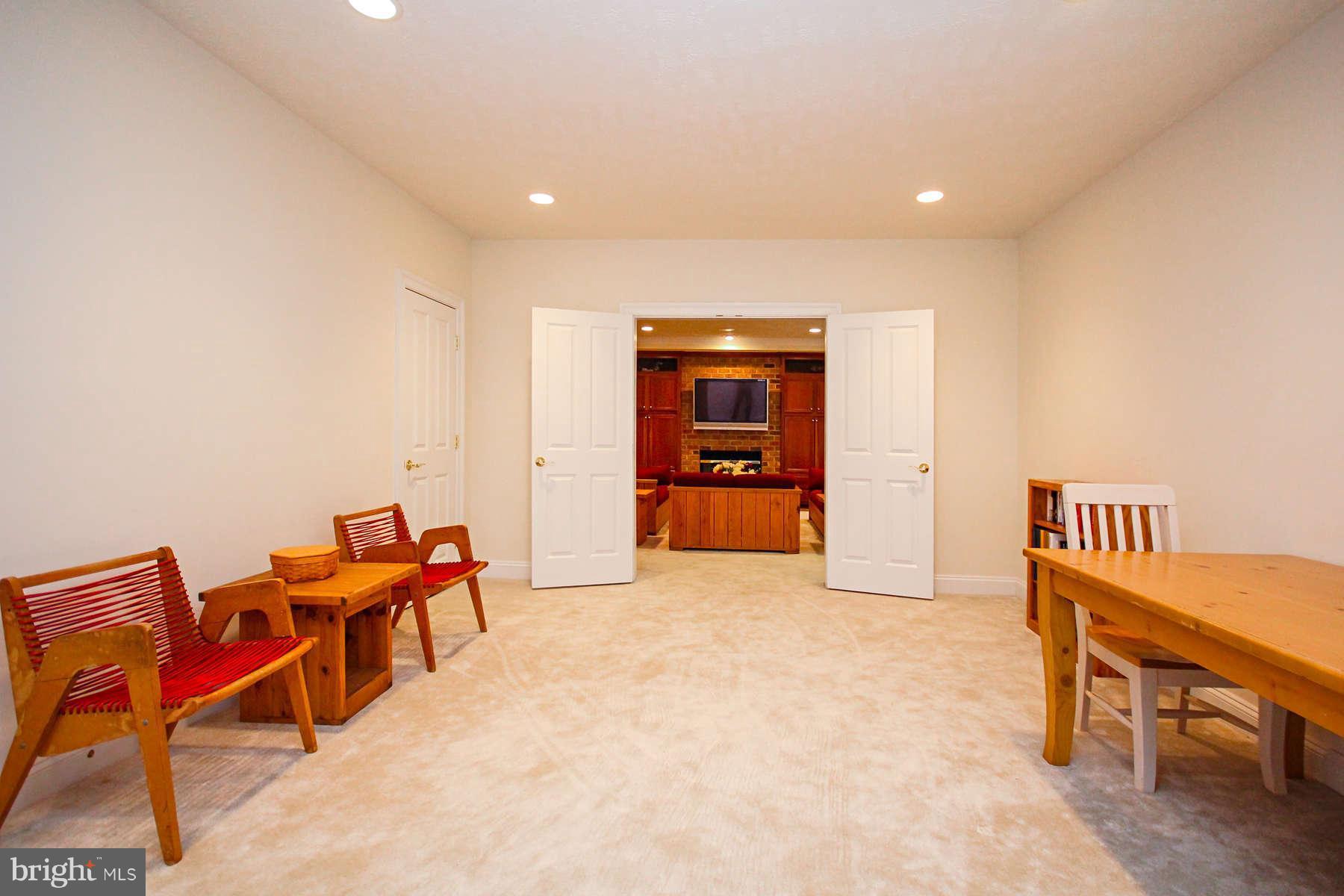 9157 Riesley Lane Vienna, VA 22182 - Photo 24 of 30 Family Room