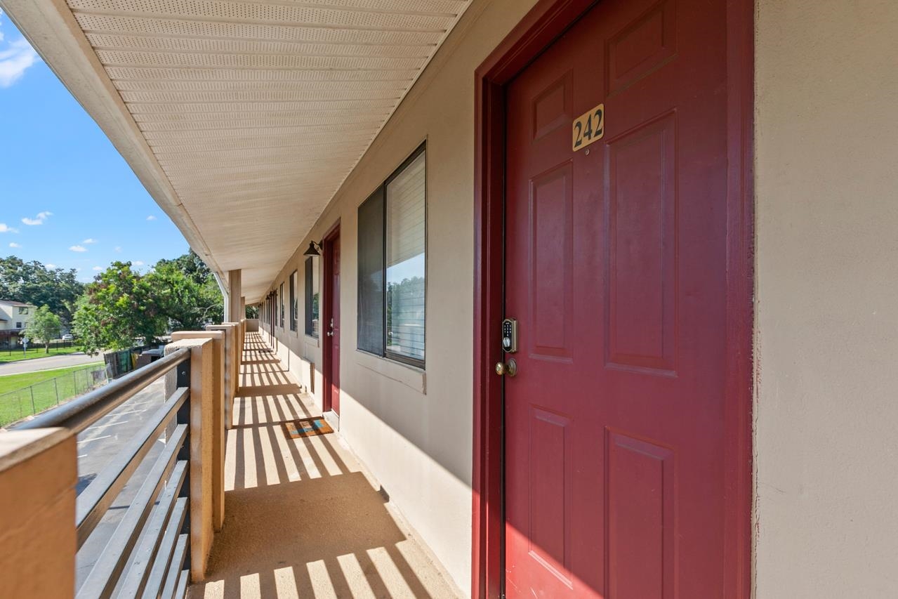 403 Hayden Road, Unit 242 Tallahassee, FL 32304 - Photo 4 of 28 Gallery Image 4
