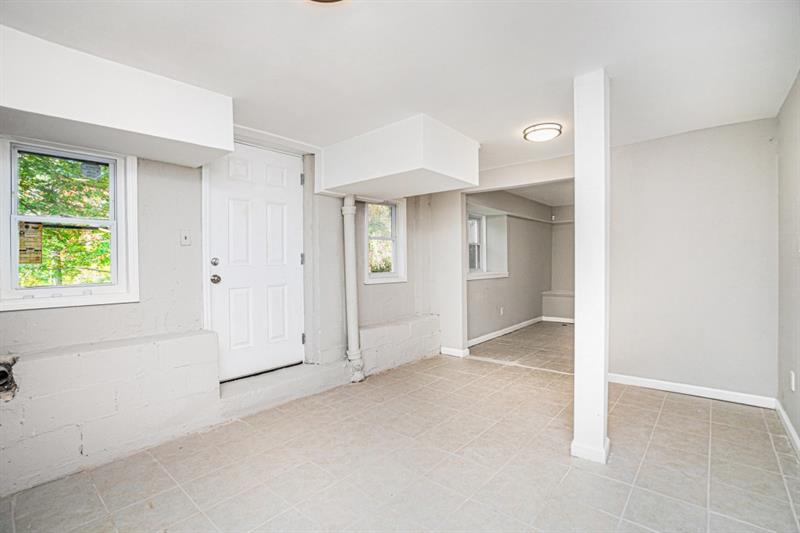 2693 Washington Street Northwest Atlanta, GA 30318 - Photo 20 of 26 an empty room with windows and closet