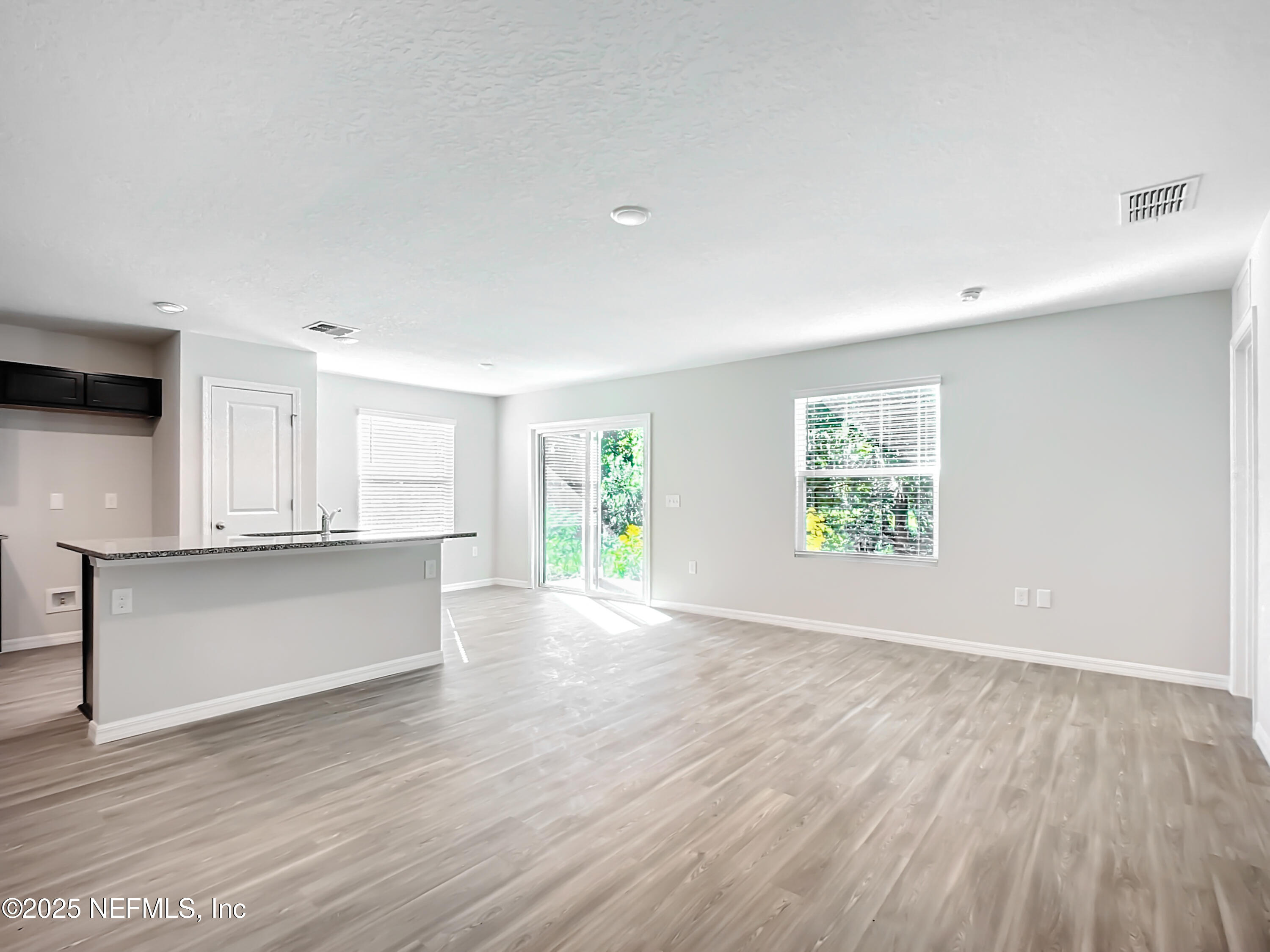 464 Spaulding Road Jacksonville, FL 32218 - Photo 3 of 26 Living room
