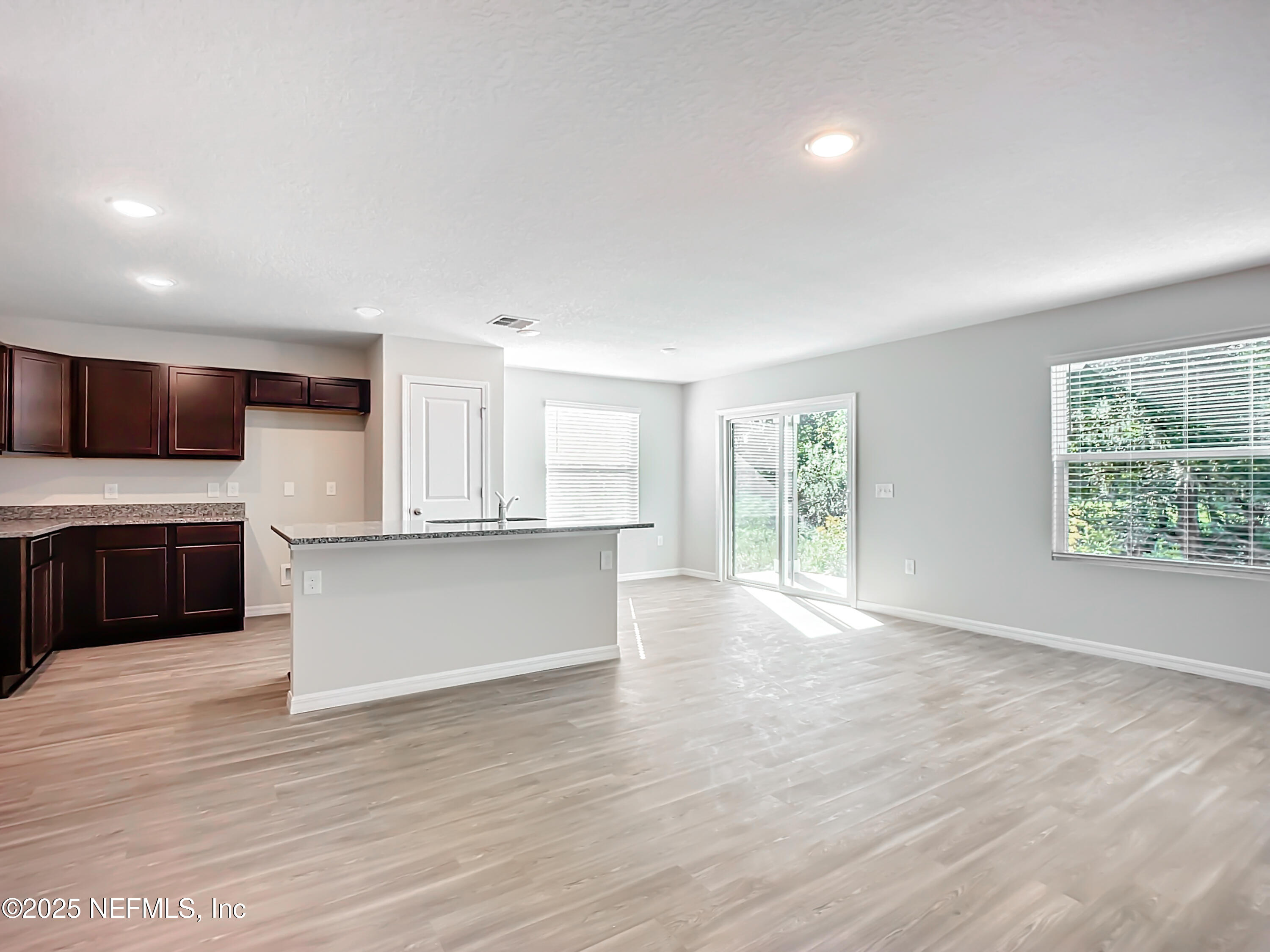 464 Spaulding Road Jacksonville, FL 32218 - Photo 5 of 26 Living room